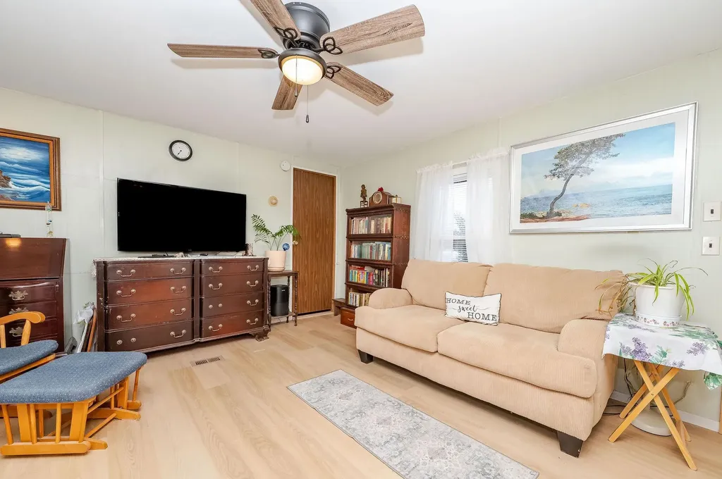 42 Trade Wind Lane Rochester NH 03867