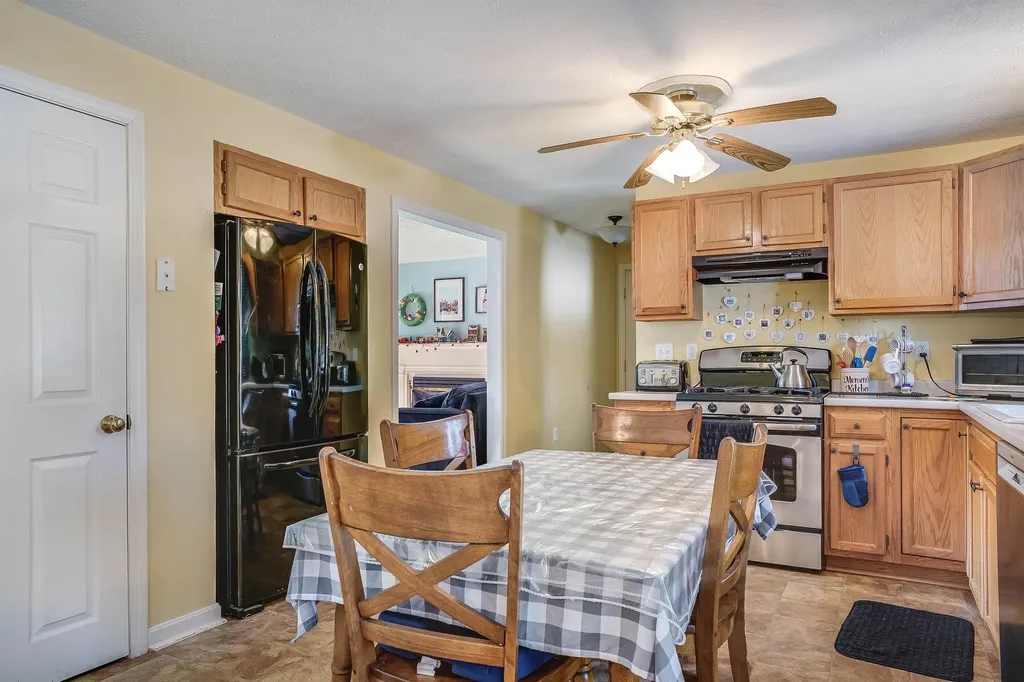 1 Logan Court Hudson NH 03051