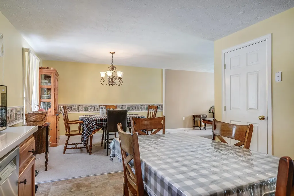 1 Logan Court Hudson NH 03051