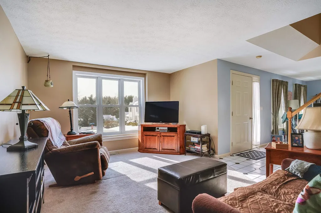 1 Logan Court Hudson NH 03051