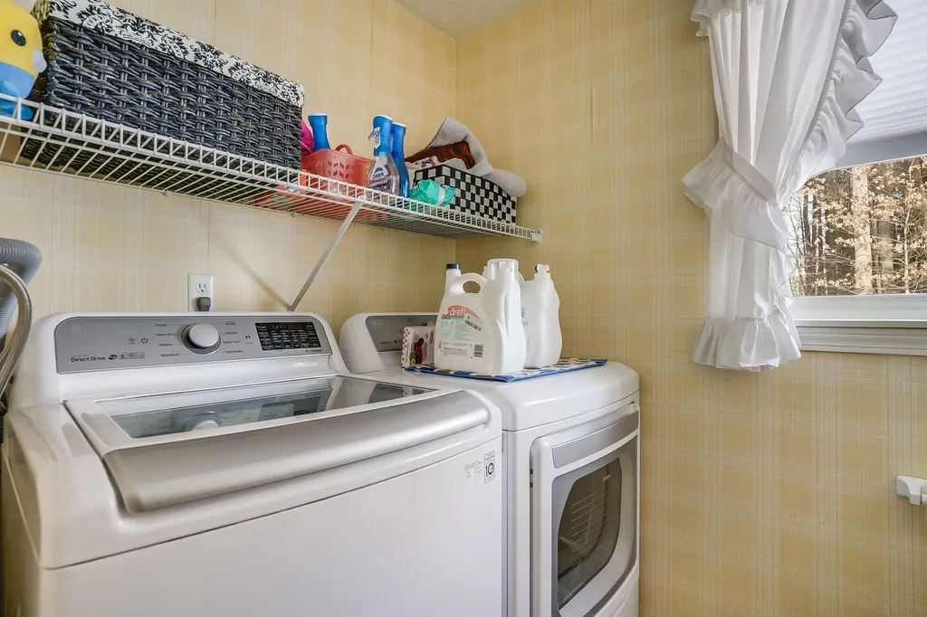 1 Logan Court Hudson NH 03051