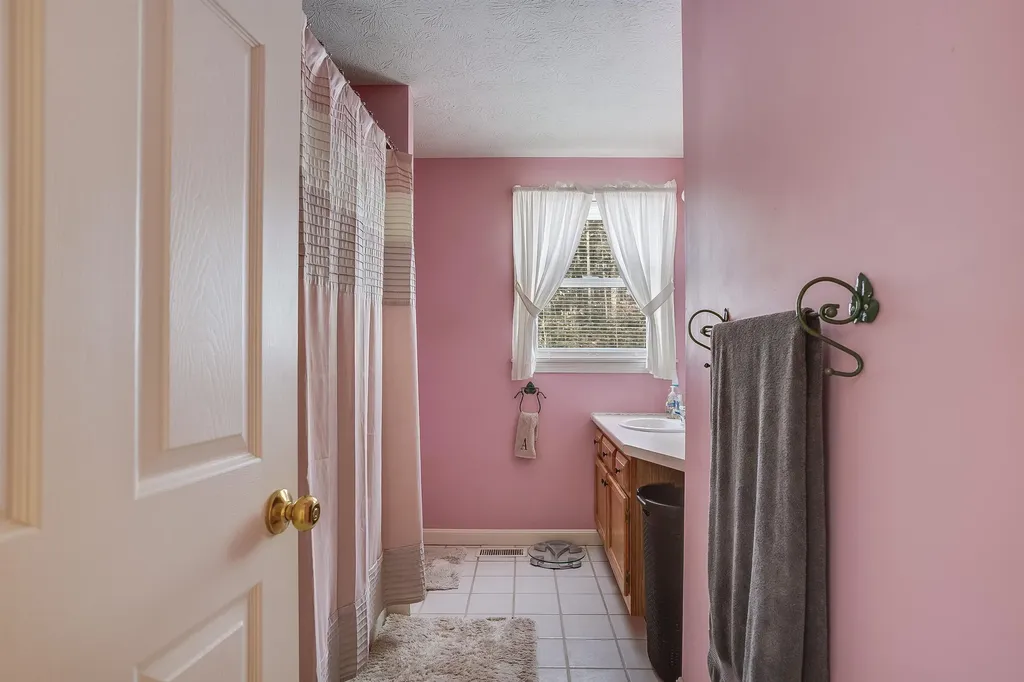 1 Logan Court Hudson NH 03051