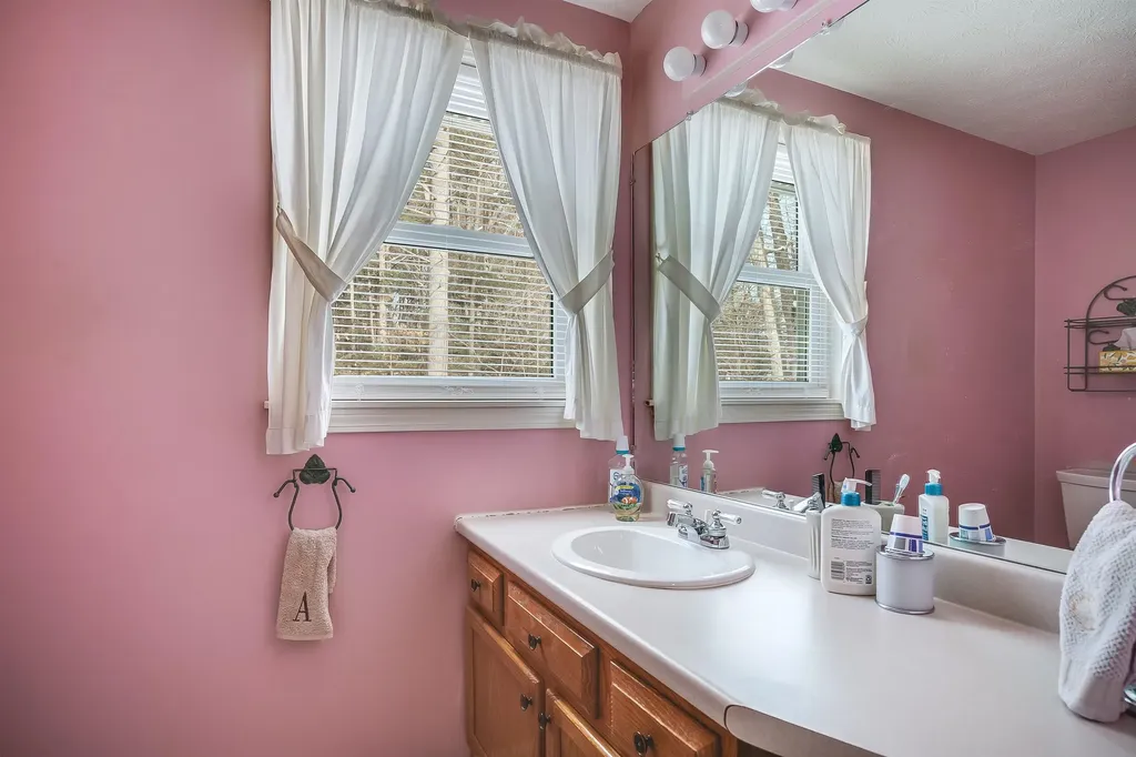 1 Logan Court Hudson NH 03051