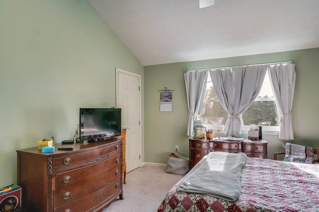 1 Logan Court Hudson NH 03051