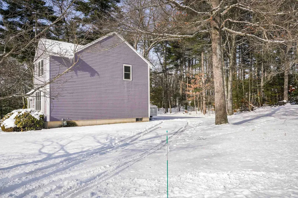 1 Logan Court Hudson NH 03051
