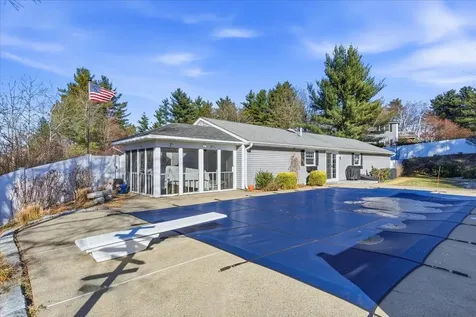 535 Coral Avenue Manchester NH 03104