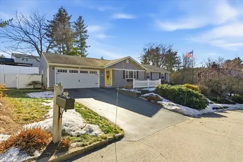 535 Coral Avenue Manchester NH 03104