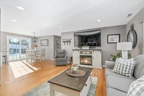 535 Coral Avenue Manchester NH 03104