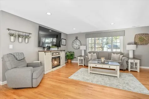 535 Coral Avenue Manchester NH 03104