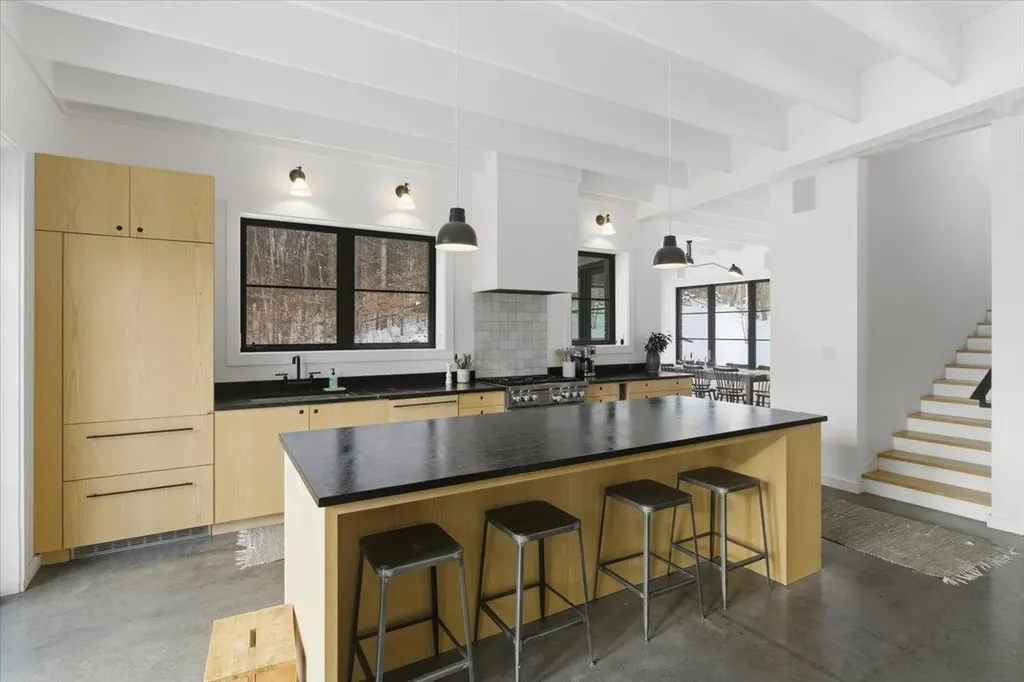 3635 Under The Mountain Road Londonderry VT 05155