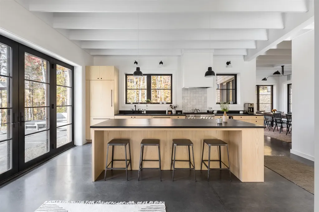 3635 Under The Mountain Road Londonderry VT 05155