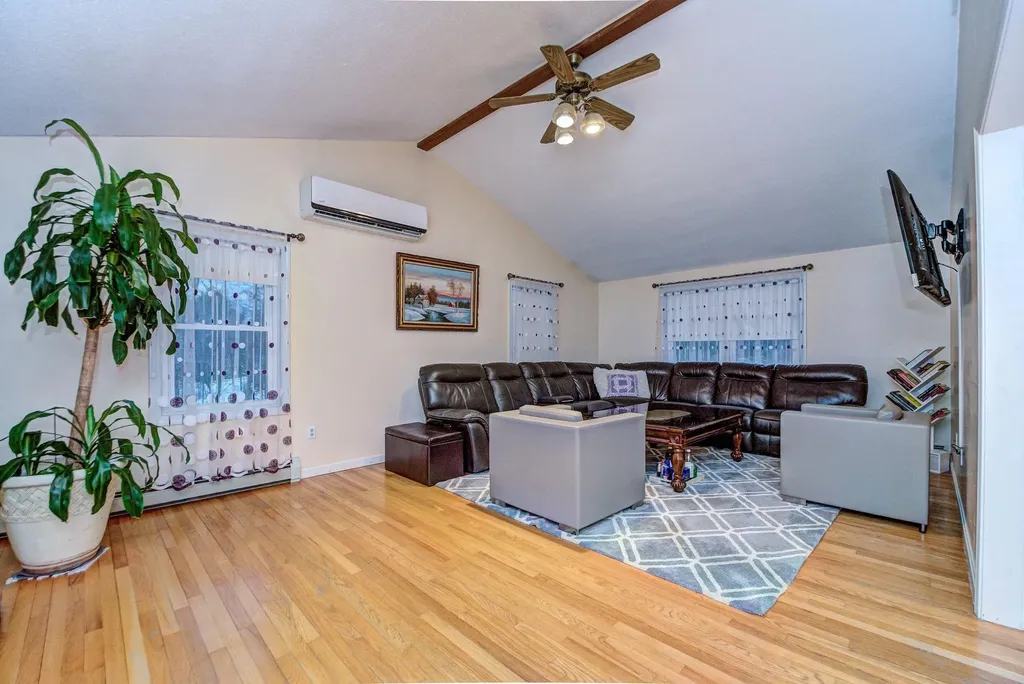 3 Abbey Road Bow NH 03304