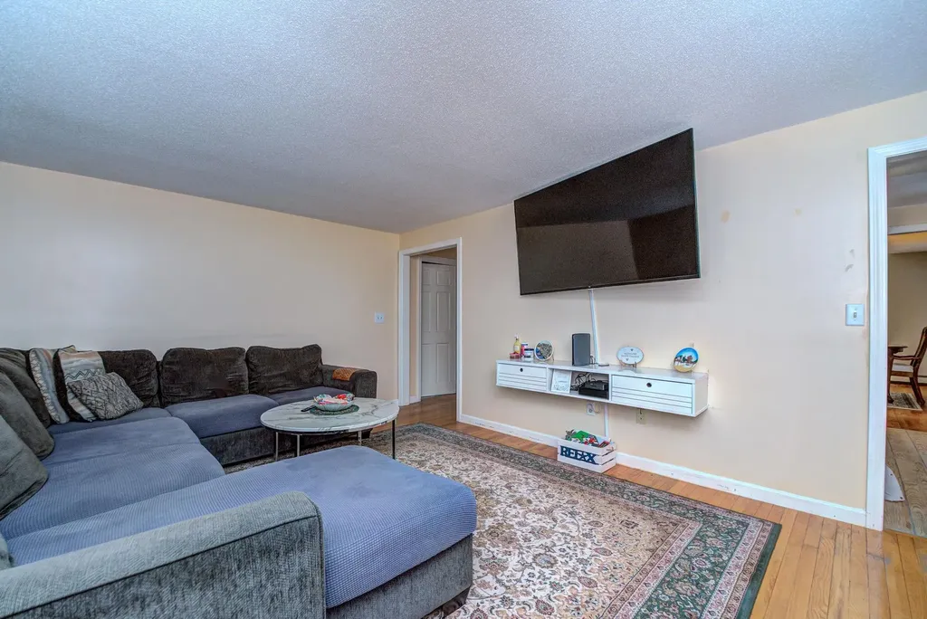 3 Abbey Road Bow NH 03304