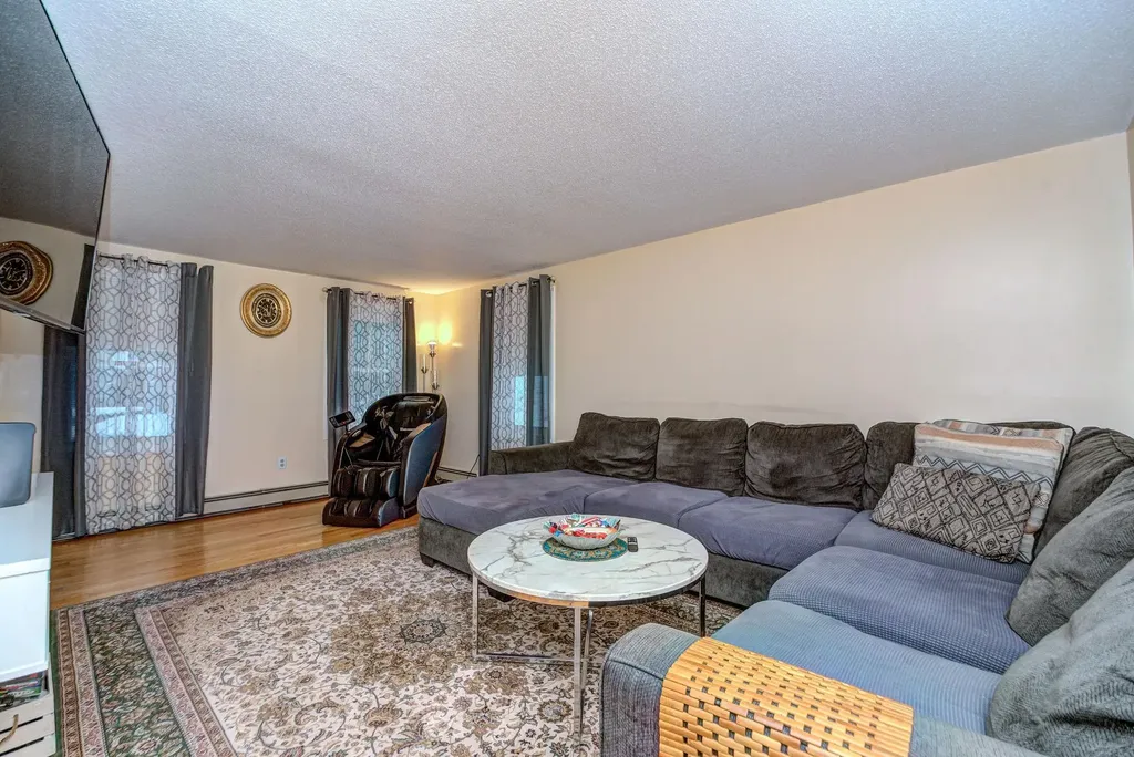 3 Abbey Road Bow NH 03304