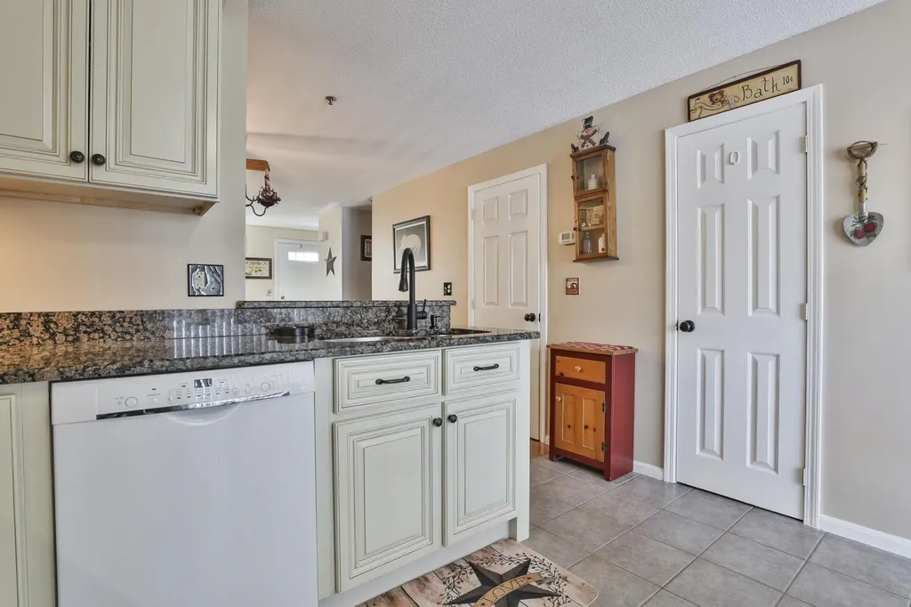 47 Willow Creek Drive Hudson NH 03051