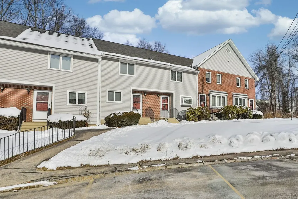 47 Willow Creek Drive Hudson NH 03051