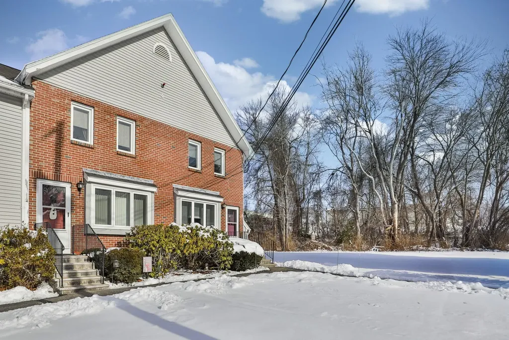 47 Willow Creek Drive Hudson NH 03051