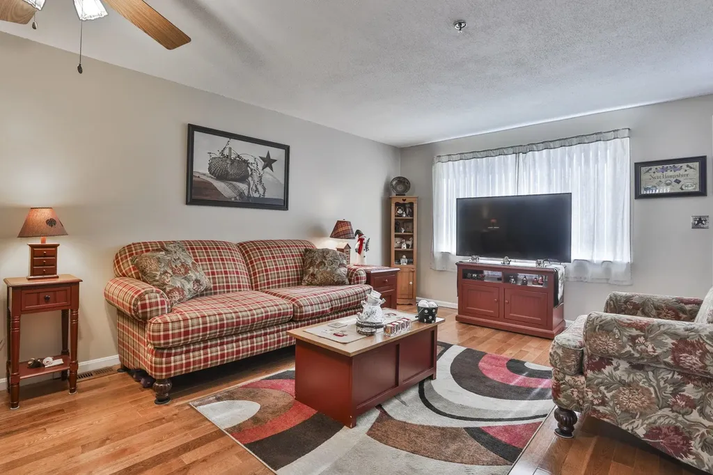 47 Willow Creek Drive Hudson NH 03051