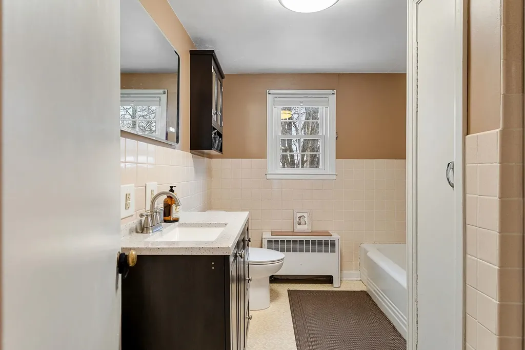 19 Woodlawn Road Burlington VT 05408