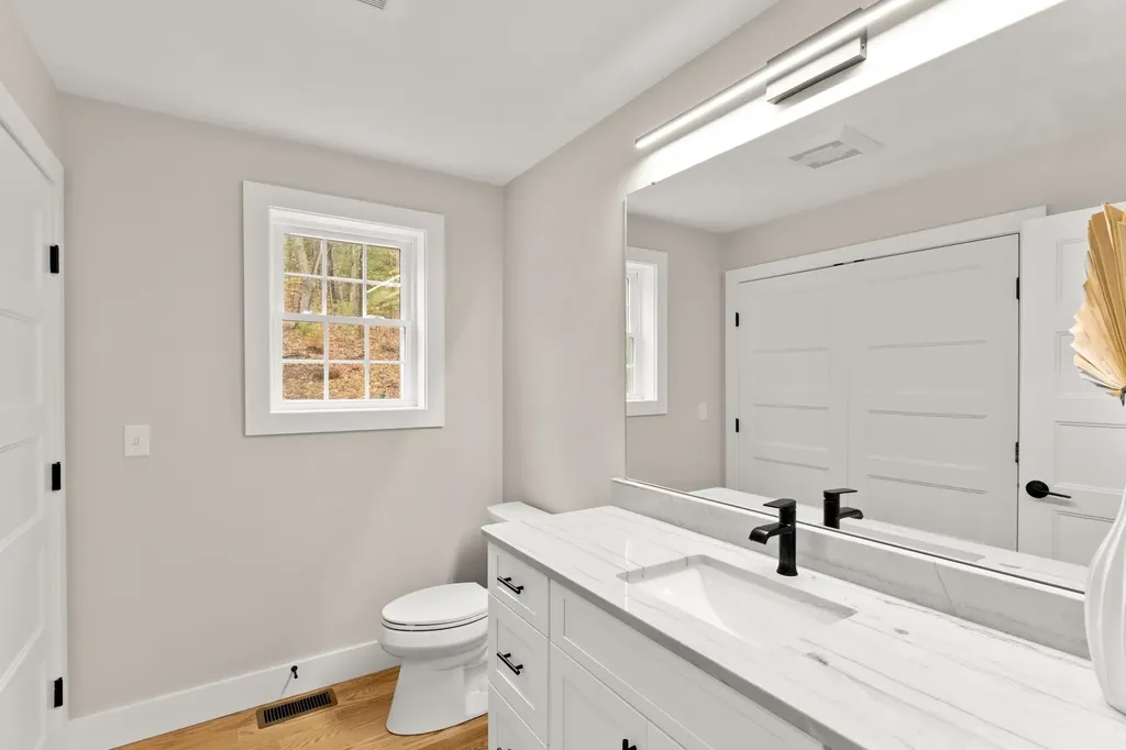 12 Peaslee Road Rochester NH 03867