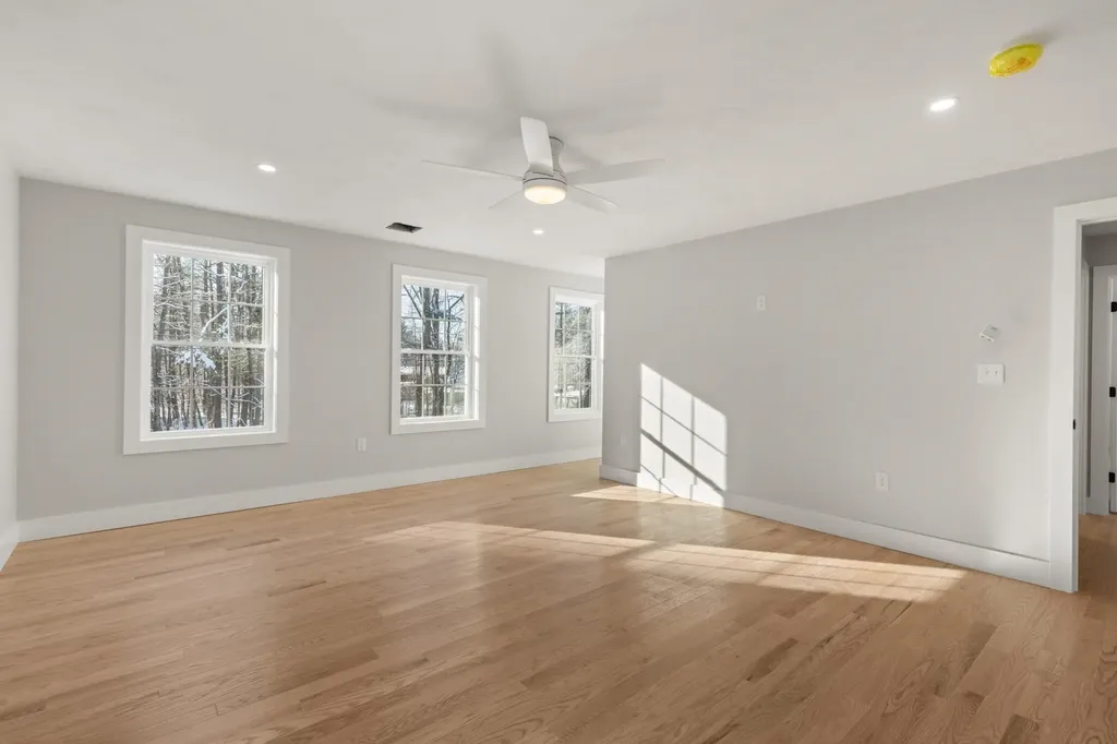 12 Peaslee Road Rochester NH 03867