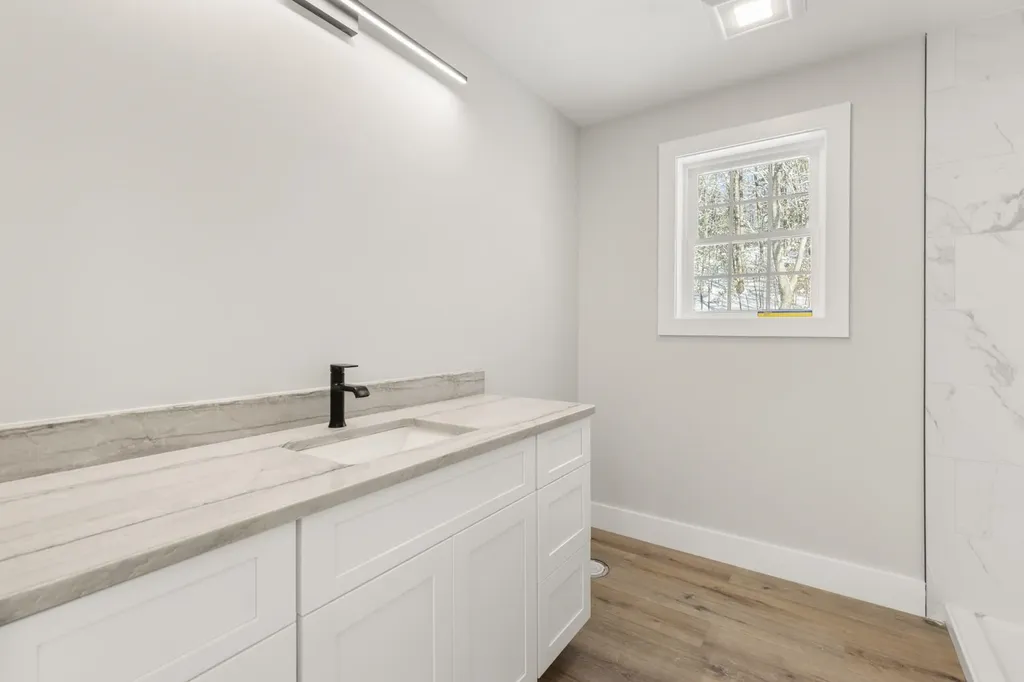 12 Peaslee Road Rochester NH 03867