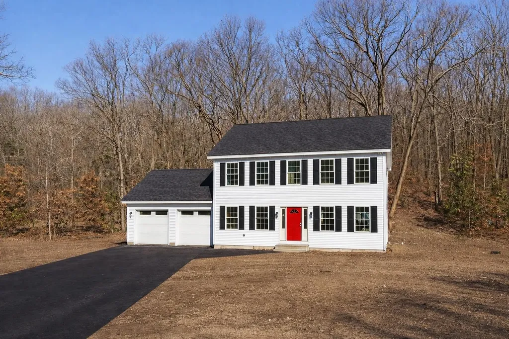 12 Peaslee Road Rochester NH 03867