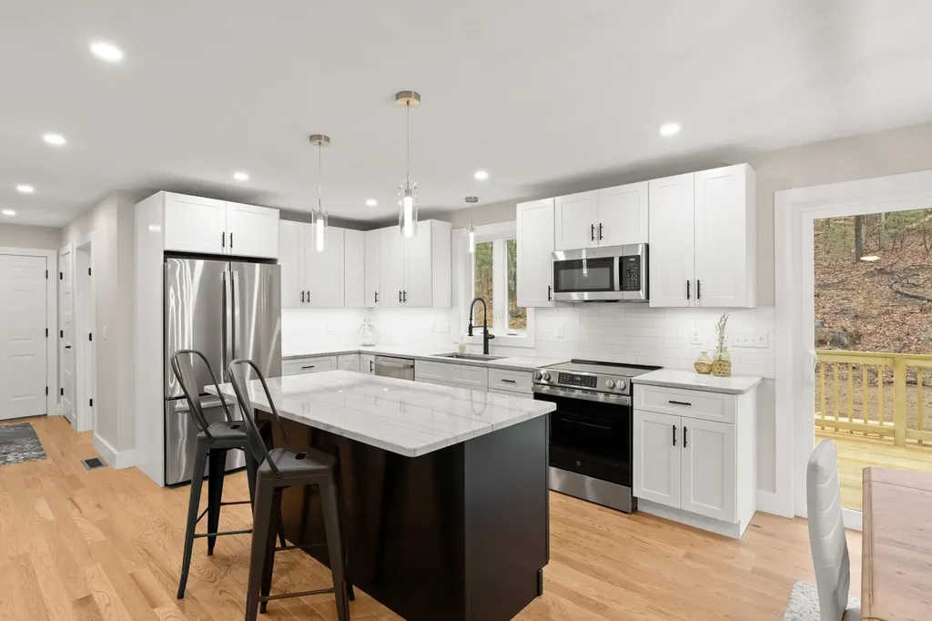 12 Peaslee Road Rochester NH 03867