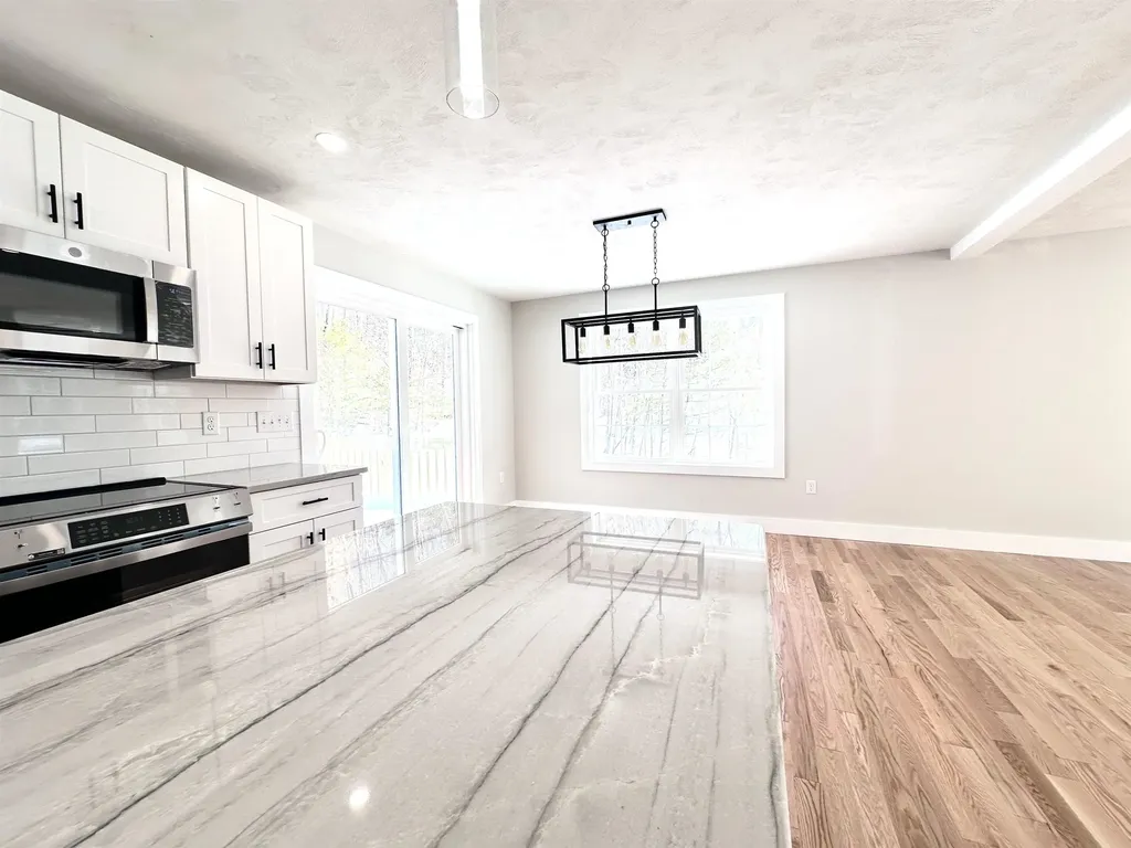 12 Peaslee Road Rochester NH 03867