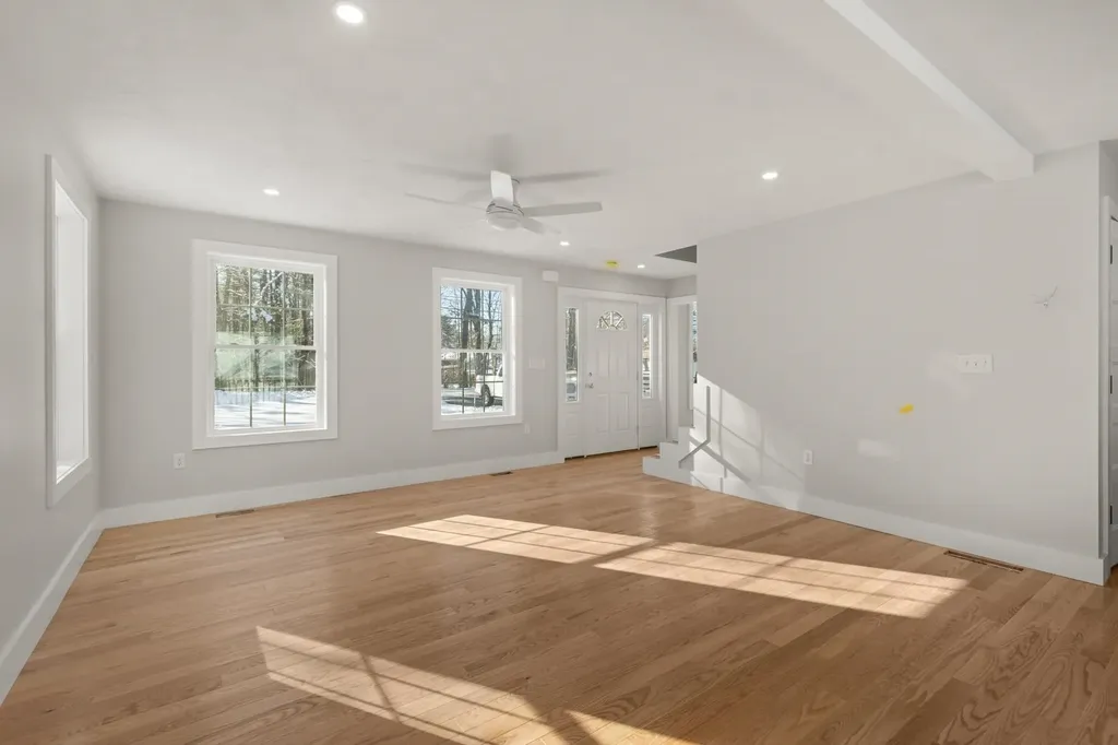 12 Peaslee Road Rochester NH 03867