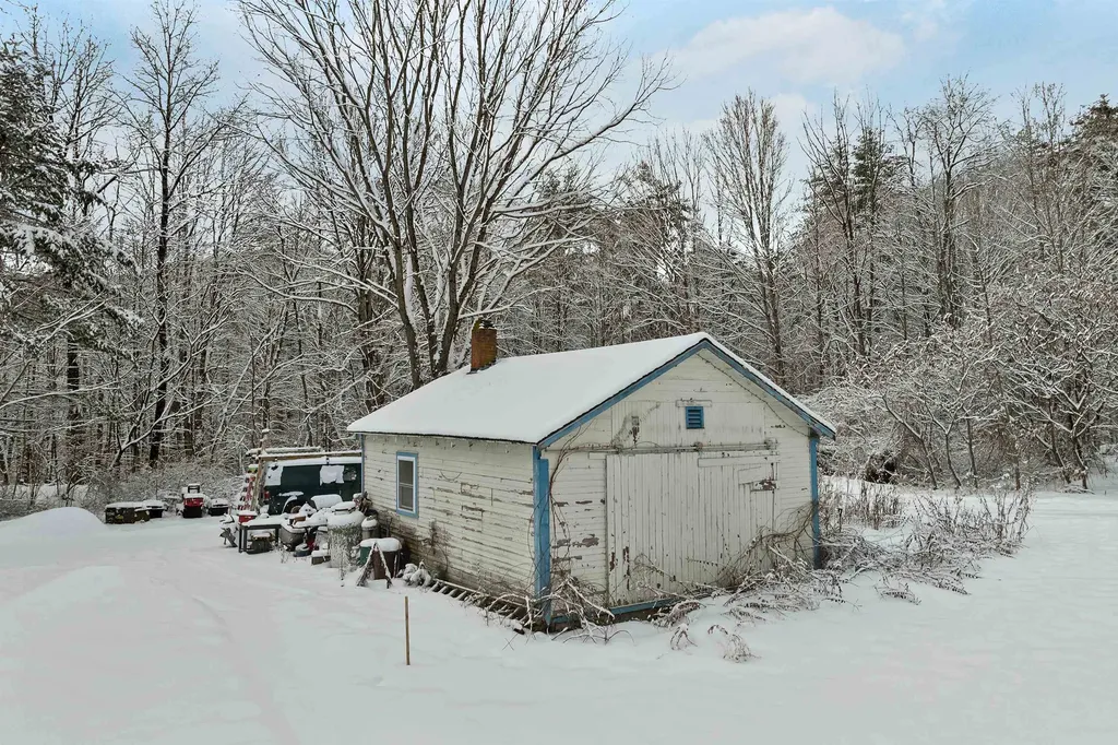 11 White Plains Road Webster NH 03303