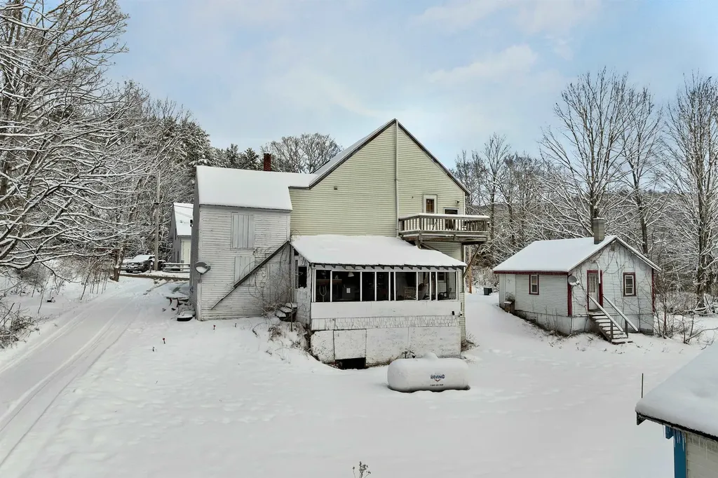 11 White Plains Road Webster NH 03303