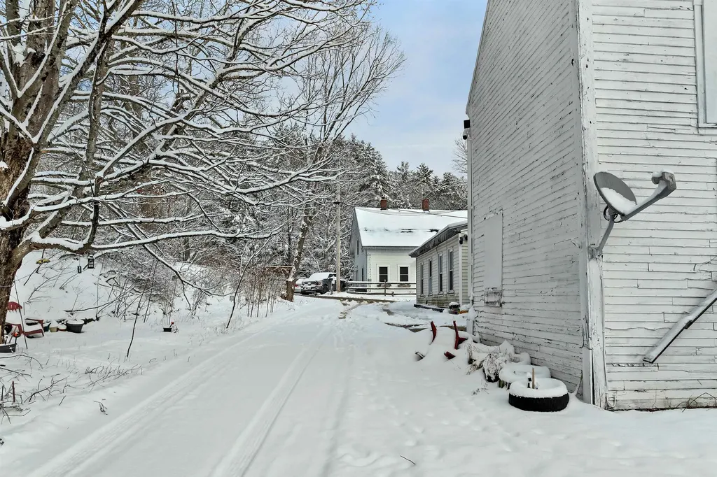 11 White Plains Road Webster NH 03303