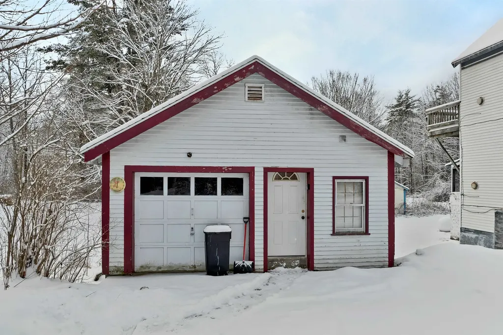 11 White Plains Road Webster NH 03303