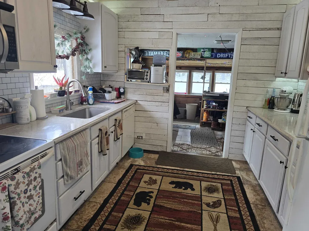 3148 Route 11 Londonderry VT 05148