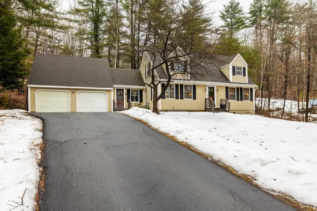49 Cottage Circle Lebanon NH 03784