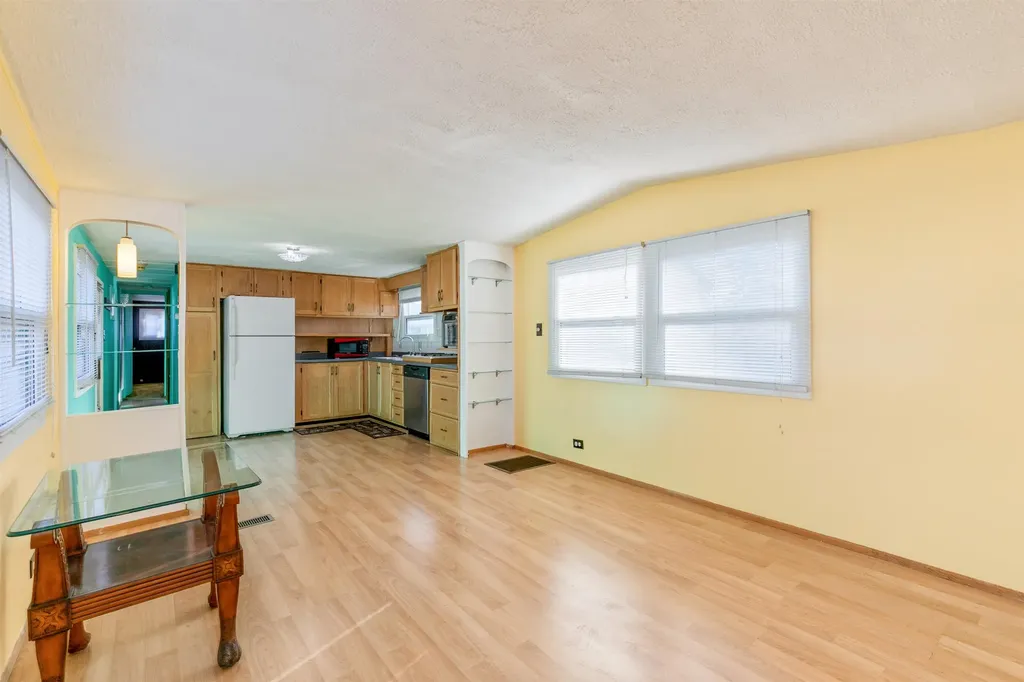 8 Gardner Avenue Salem NH 03079