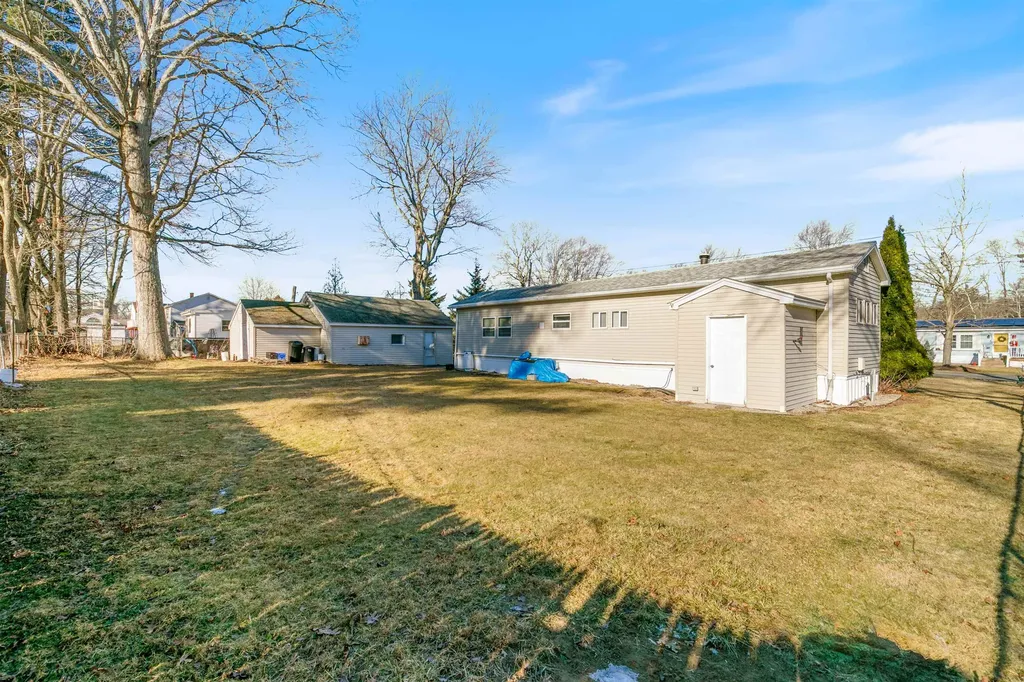 8 Gardner Avenue Salem NH 03079