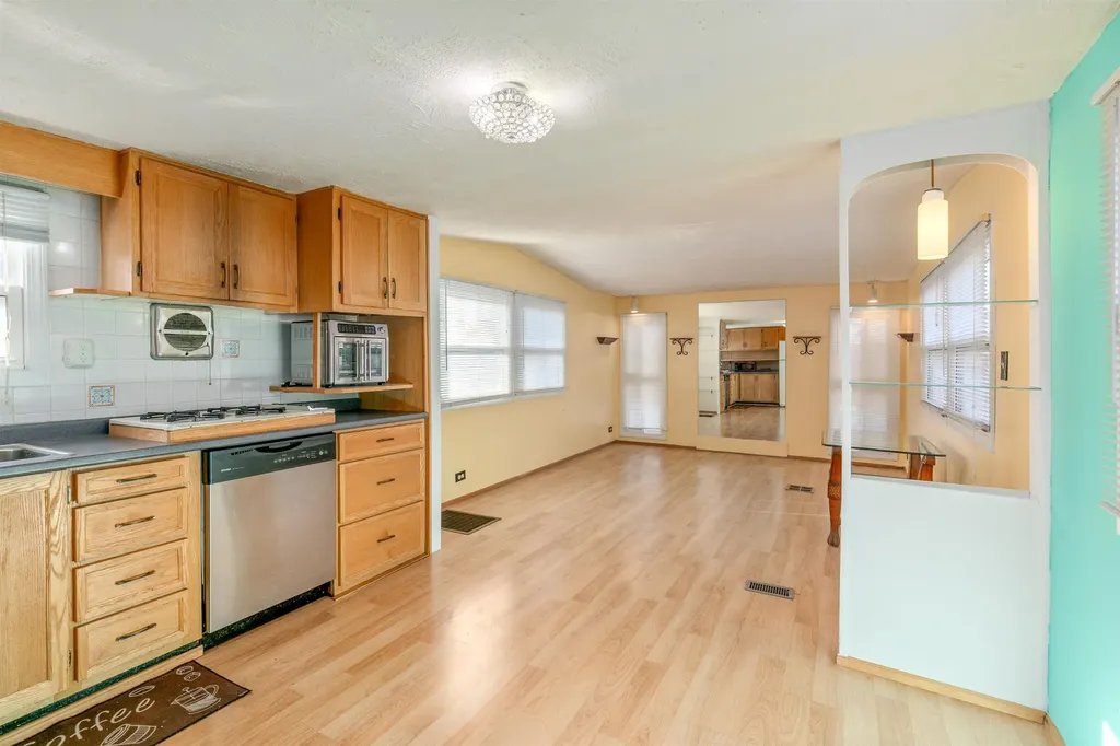 8 Gardner Avenue Salem NH 03079