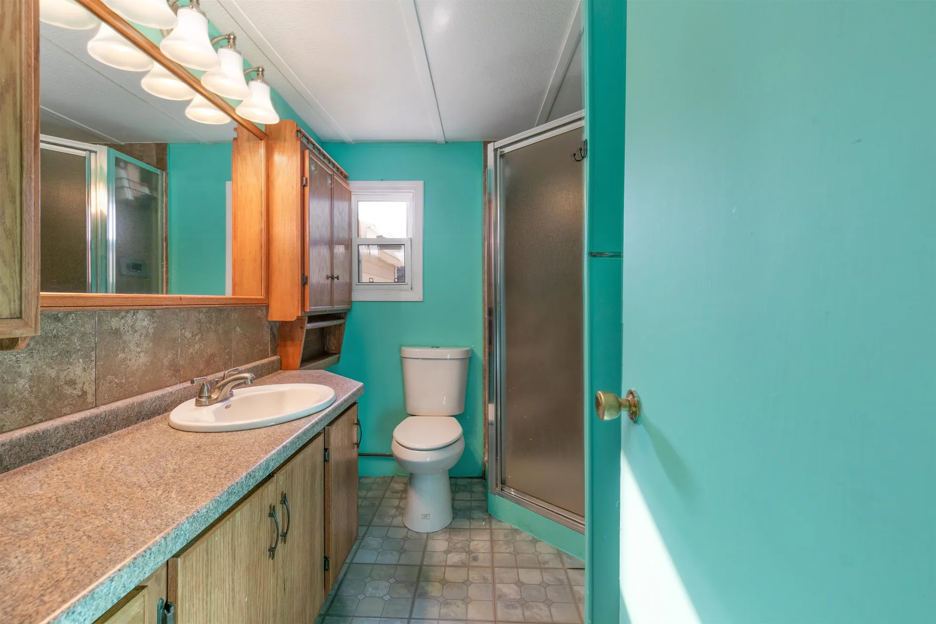 8 Gardner Avenue Salem NH 03079