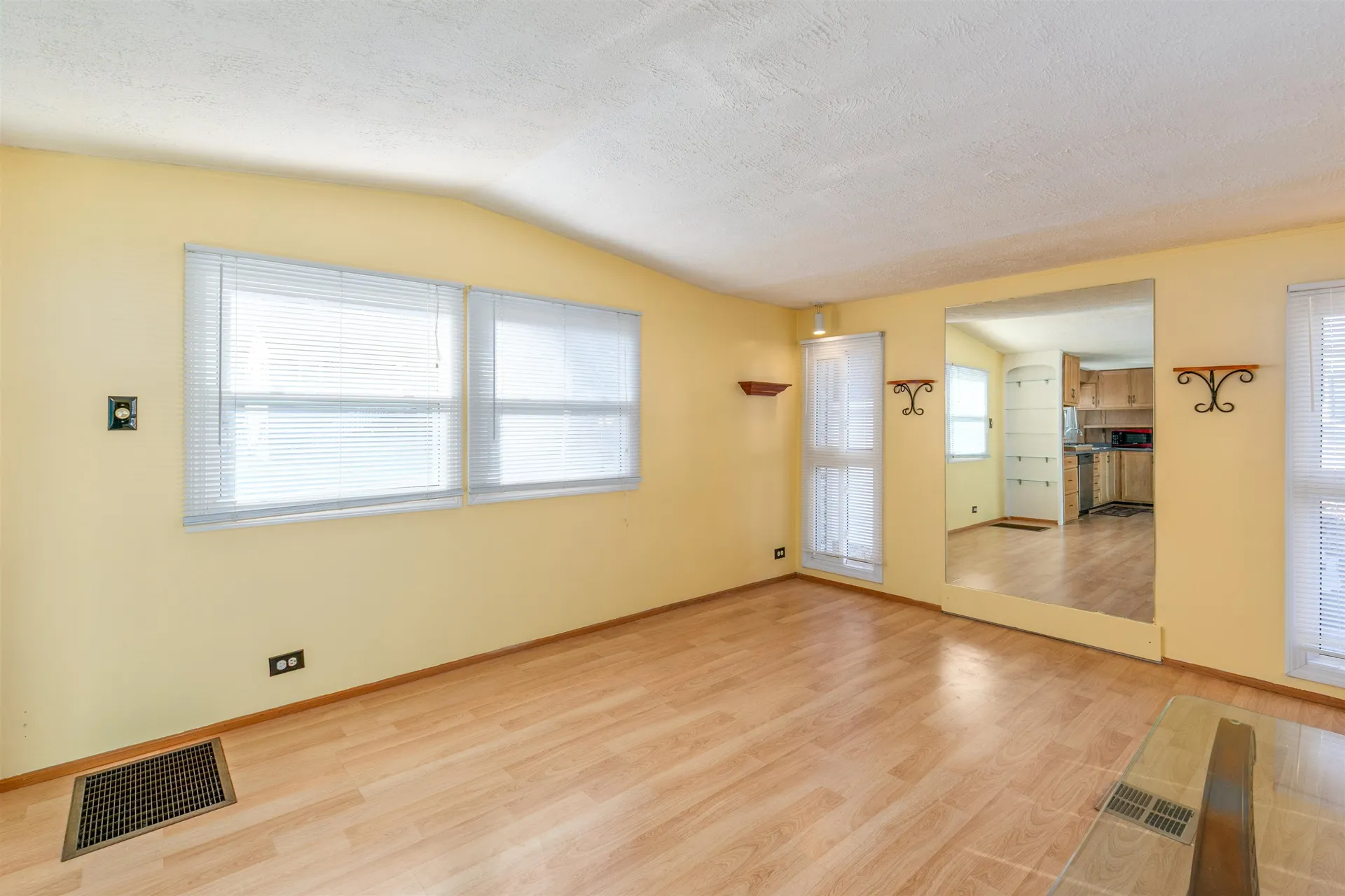 8 Gardner Avenue Salem NH 03079