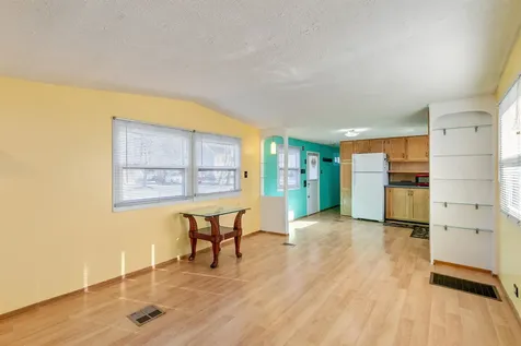 8 Gardner Avenue Salem NH 03079