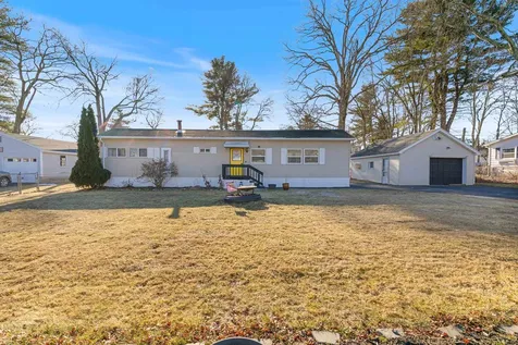 8 Gardner Avenue Salem NH 03079