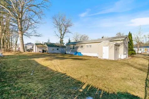 8 Gardner Avenue Salem NH 03079