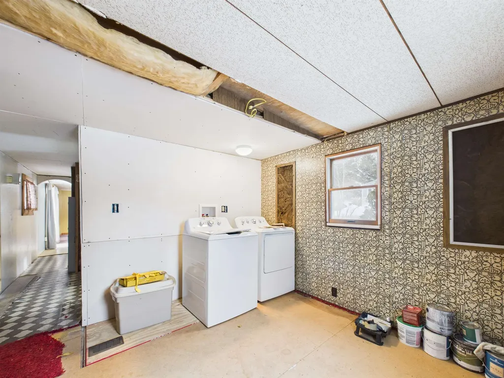 97 Lat Lane Swanzey NH 03446