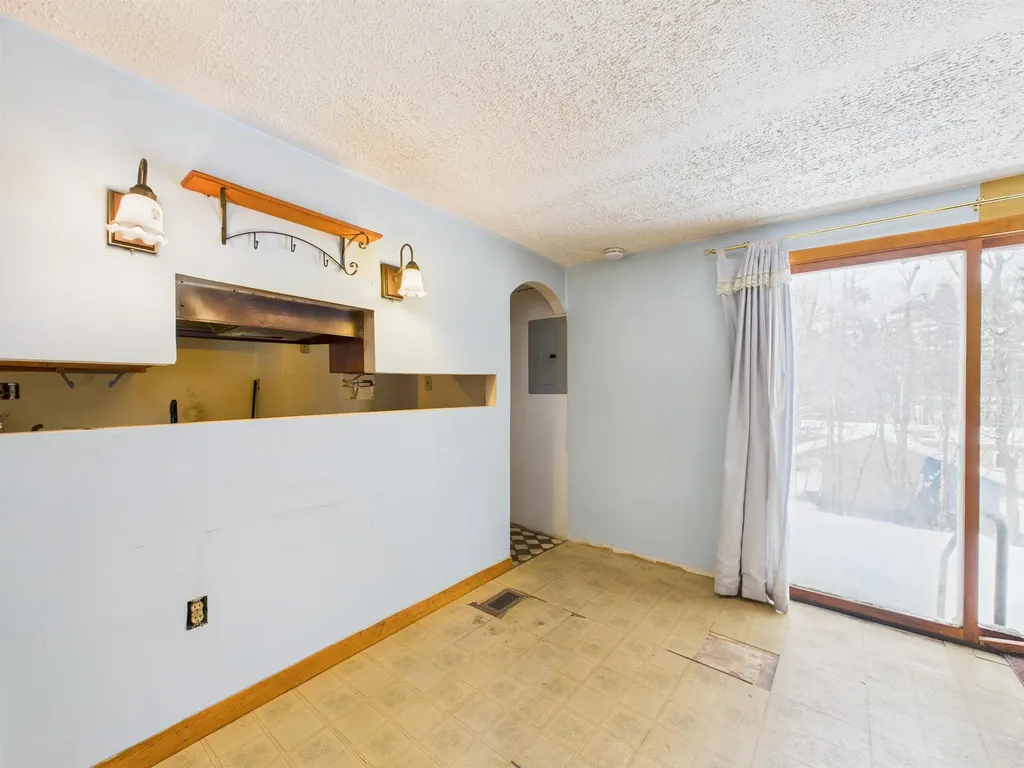 97 Lat Lane Swanzey NH 03446