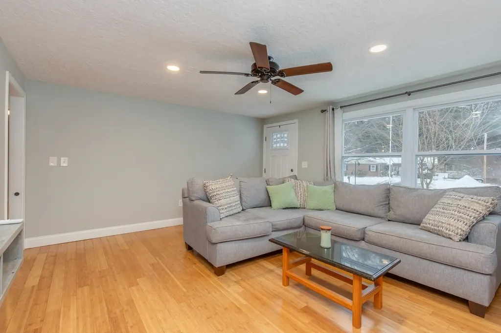 9 Pleasant View Drive Hooksett NH 03106