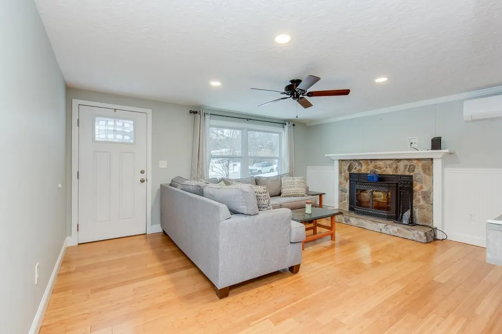 9 Pleasant View Drive Hooksett NH 03106