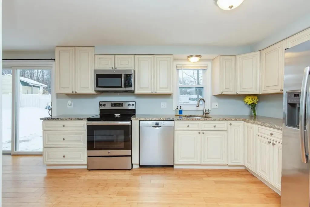 9 Pleasant View Drive Hooksett NH 03106