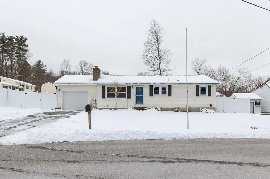 9 Pleasant View Drive Hooksett NH 03106